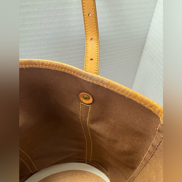 100% Authentic Louis Vuitton Monogram GM Bucket bag. - Picture 17 of 17
